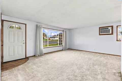 Living - 1939 N 18th Ave, Pasco, WA 99301 photo 3 of 8