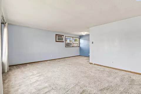 Living - 1939 N 18th Ave, Pasco, WA 99301 photo 2 of 8