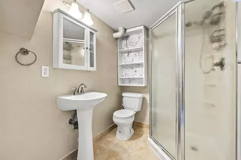 Bath - 1939 N 18th Ave, Pasco, WA 99301 photo 3 of 3