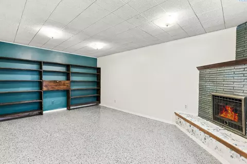 Living - 1939 N 18th Ave, Pasco, WA 99301 photo 8 of 8