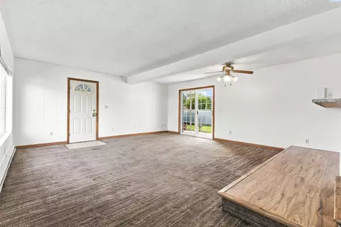 Living - 1939 N 18th Ave, Pasco, WA 99301 photo 7 of 8