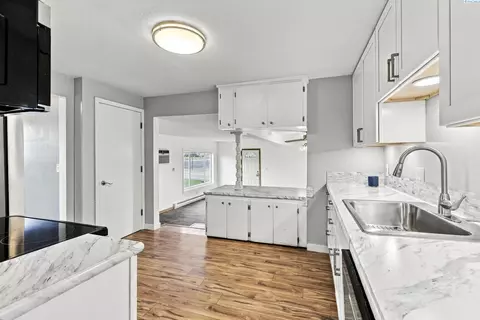 Kitchen - 1939 N 18th Ave, Pasco, WA 99301 photo 4 of 4