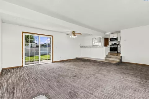 Living - 1939 N 18th Ave, Pasco, WA 99301 photo 6 of 8