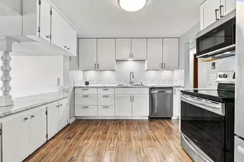 Kitchen - 1939 N 18th Ave, Pasco, WA 99301 photo 2 of 4