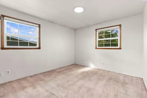 Bedroom - 1939 N 18th Ave, Pasco, WA 99301 photo 2 of 2