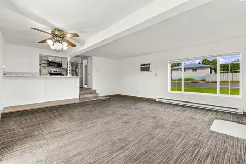 Living - 1939 N 18th Ave, Pasco, WA 99301 photo 5 of 8