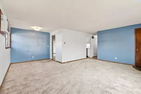 Living - 1939 N 18th Ave, Pasco, WA 99301 photo 1 of 8