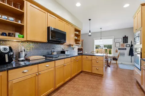 Kitchen - 913 Christopher Ln, Pasco, WA 99301 photo 4 of 4