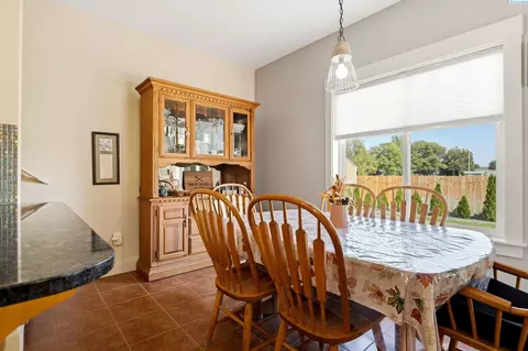 Dining - 913 Christopher Ln, Pasco, WA 99301 photo 2 of 2