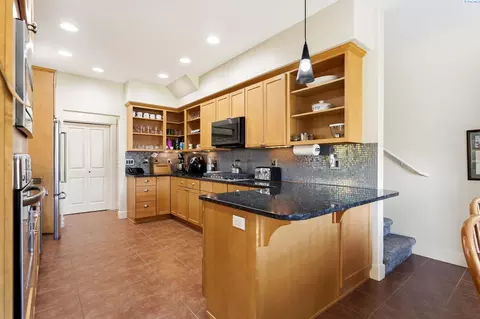 Kitchen - 913 Christopher Ln, Pasco, WA 99301 photo 1 of 4