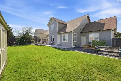 Exterior - 913 Christopher Ln, Pasco, WA 99301 photo 5 of 9