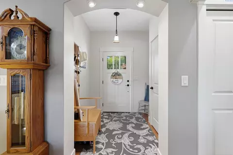 Entry Way - 913 Christopher Ln, Pasco, WA 99301 photo 1 of 1