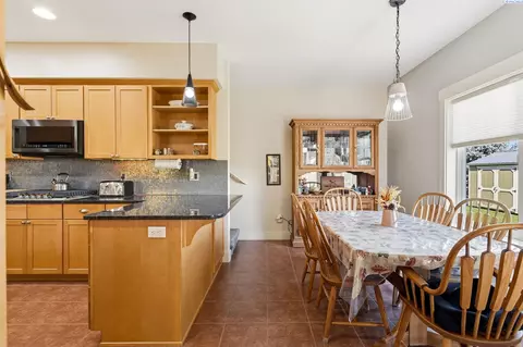Dining - 913 Christopher Ln, Pasco, WA 99301 photo 1 of 2