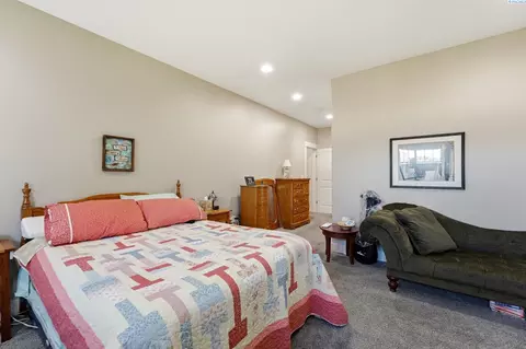 Bedroom - 913 Christopher Ln, Pasco, WA 99301 photo 3 of 5