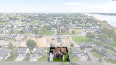 View/Area - 913 Christopher Ln, Pasco, WA 99301 photo 2 of 2