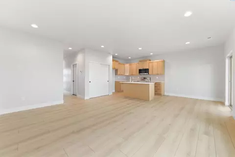 Living - 5904 Redtail Dr, Pasco, WA 99301 photo 5 of 7