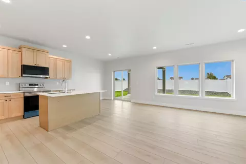 Living - 5904 Redtail Dr, Pasco, WA 99301 photo 1 of 7