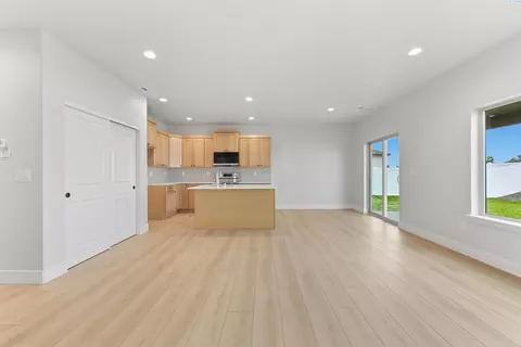 Living - 5904 Redtail Dr, Pasco, WA 99301 photo 6 of 7