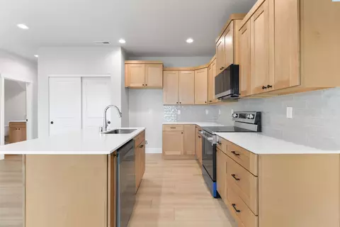 Kitchen - 5904 Redtail Dr, Pasco, WA 99301 photo 3 of 3