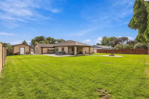 Exterior - 6205 Melville Rd, Pasco, WA 99301 photo 6 of 9