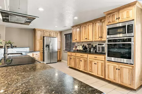 Kitchen - 6205 Melville Rd, Pasco, WA 99301 photo 6 of 6