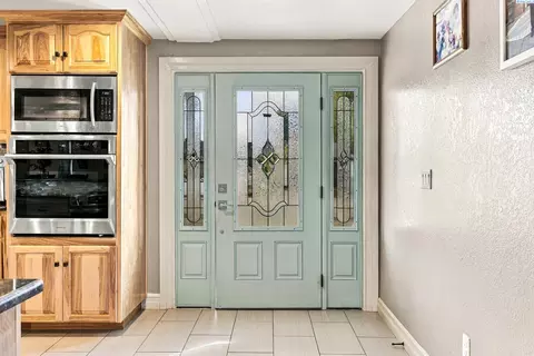 Entry Way - 6205 Melville Rd, Pasco, WA 99301 photo 1 of 1