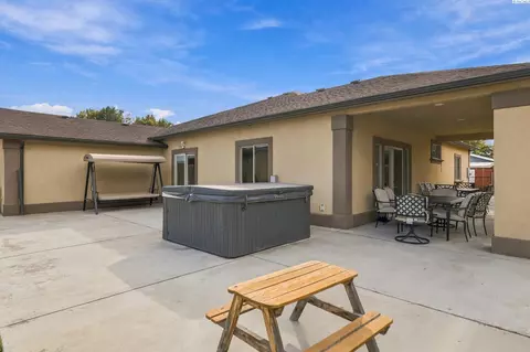Exterior - 6205 Melville Rd, Pasco, WA 99301 photo 2 of 9