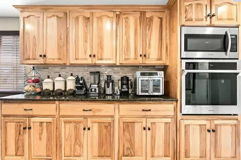 Kitchen - 6205 Melville Rd, Pasco, WA 99301 photo 3 of 6