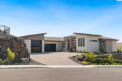 2243 S Wilson Pl, Kennewick, WA 99338