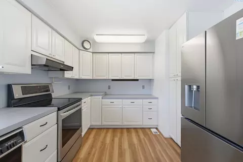 1330 Farrell Ln, Richland, WA 99354