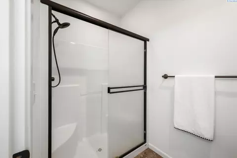 Bath - 9003 Durham Ct, Pasco, WA 99301 photo 4 of 5