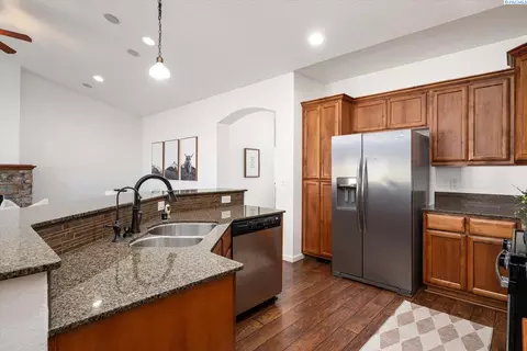 Kitchen - 9003 Durham Ct, Pasco, WA 99301 photo 1 of 4
