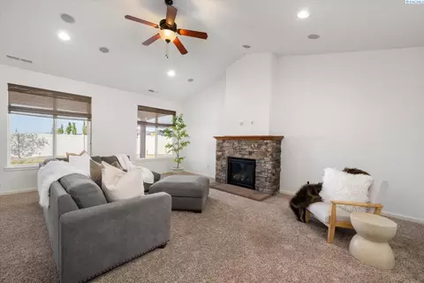 Living - 9003 Durham Ct, Pasco, WA 99301 photo 1 of 3