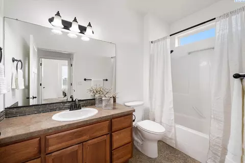 Bath - 9003 Durham Ct, Pasco, WA 99301 photo 1 of 5