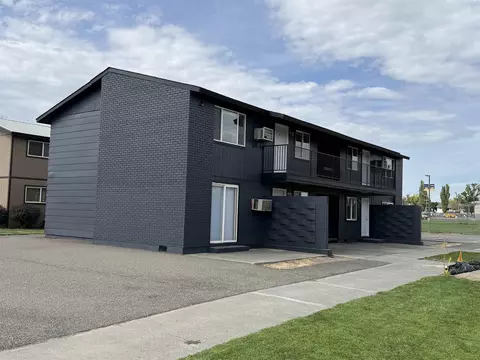 2029 W Pearl St, Pasco, WA 99301