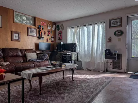 Living - 1305 NE Williams St, Pullman, WA 99163 photo 4 of 4