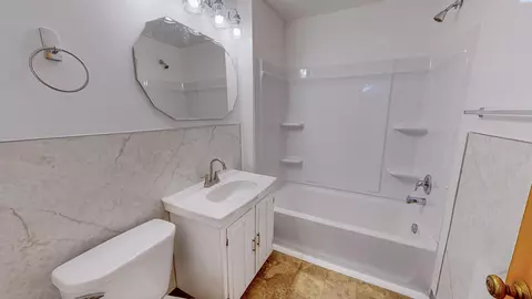 Bath - 1305 NE Williams St, Pullman, WA 99163 photo 1 of 2