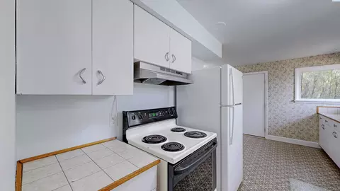 Kitchen - 1305 NE Williams St, Pullman, WA 99163 photo 3 of 5