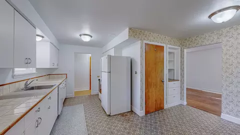 Kitchen - 1305 NE Williams St, Pullman, WA 99163 photo 2 of 5