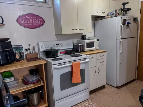 Kitchen - 1305 NE Williams St, Pullman, WA 99163 photo 4 of 5
