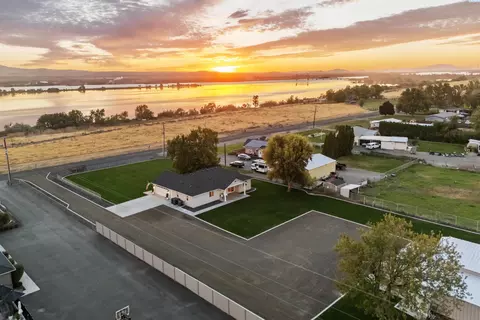 2467 Hanson Loop, Burbank, WA 99323