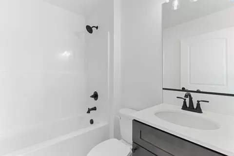 Bath - 5820 Redtail Dr, Pasco, WA 99301 photo 2 of 2