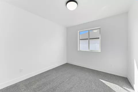 Bedroom - 5820 Redtail Dr, Pasco, WA 99301 photo 5 of 6