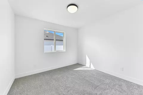 Bedroom - 5820 Redtail Dr, Pasco, WA 99301 photo 4 of 6