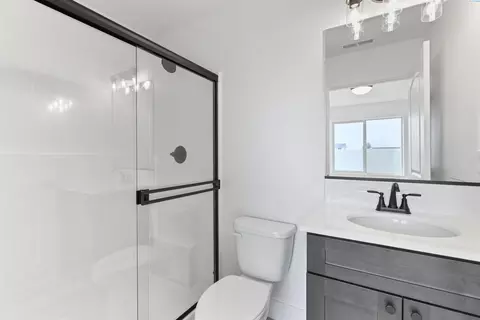 Bath - 5820 Redtail Dr, Pasco, WA 99301 photo 1 of 2