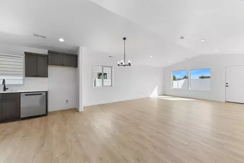 Living - 5820 Redtail Dr, Pasco, WA 99301 photo 2 of 9