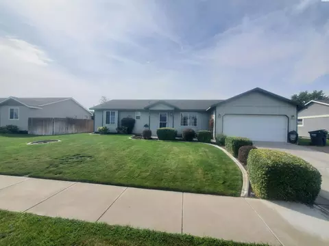 5006 Sinai Dr, Pasco, WA 99301