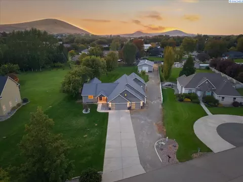 4403 Mount Daniel Ct, West Richland, WA 99353