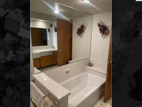 Bath - 9013 Franklin Rd, Pasco, WA 99301 photo 1 of 5