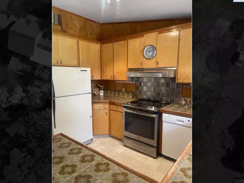 Kitchen - 9013 Franklin Rd, Pasco, WA 99301 photo 3 of 4